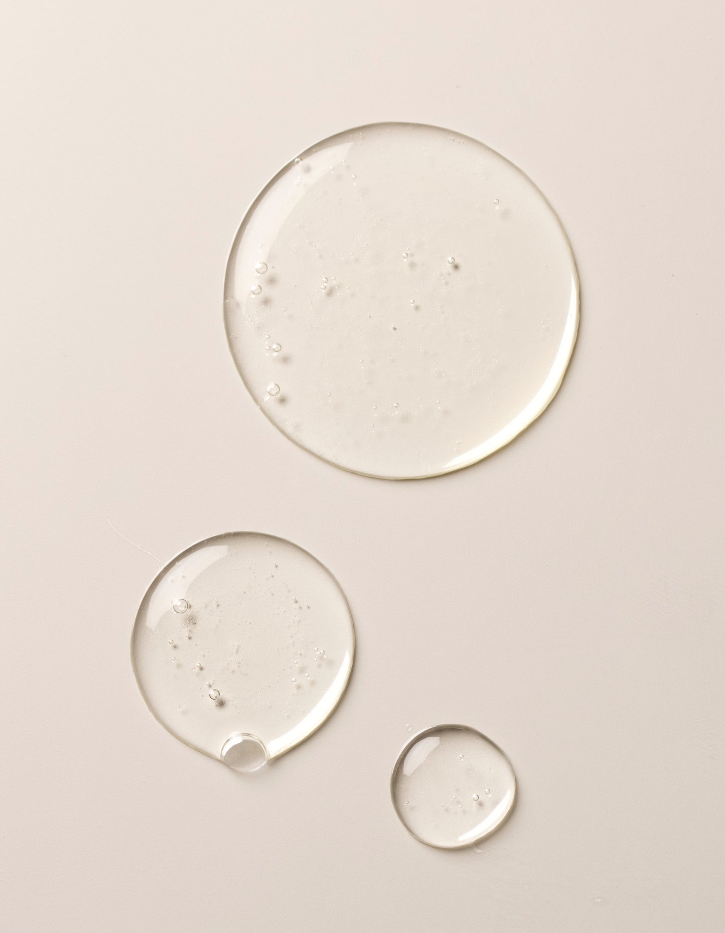 Three clear bubbles of different sizes on a beige background |Size:Mini
